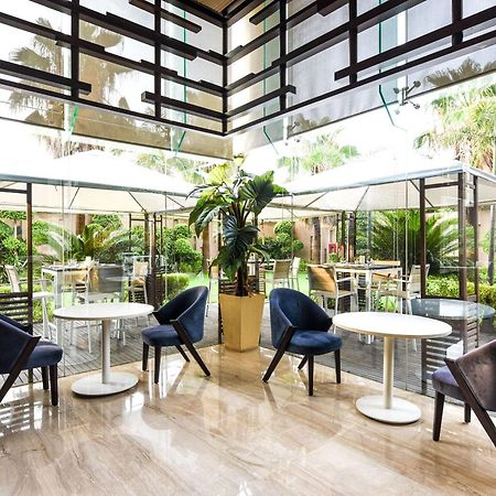 Doubletree By Hilton Gurugram Baani Square Hotel Gurgáon Kültér fotó