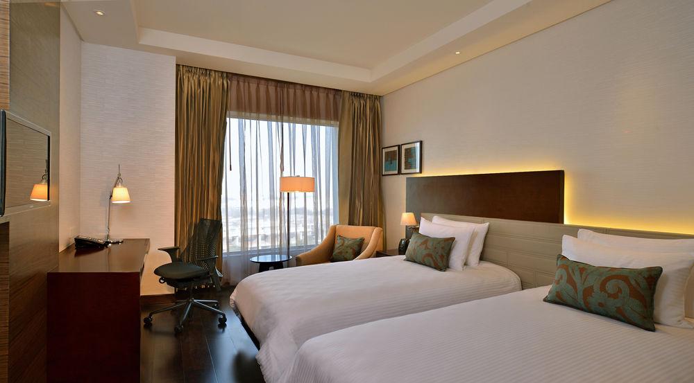 Doubletree By Hilton Gurugram Baani Square Hotel Gurgáon Kültér fotó