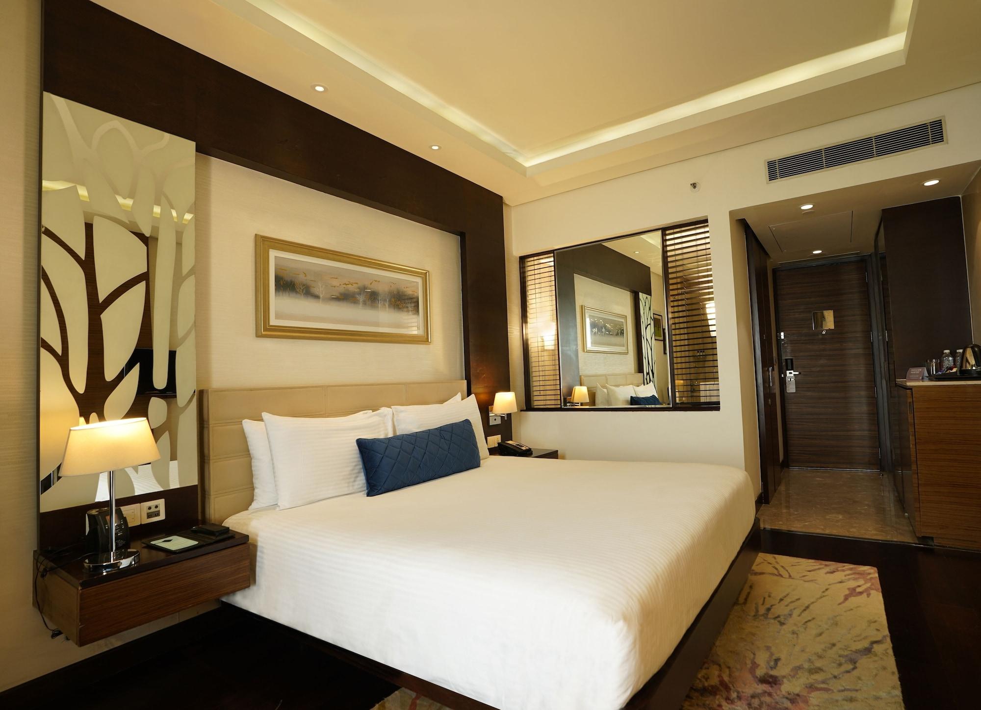 Doubletree By Hilton Gurugram Baani Square Hotel Gurgáon Kültér fotó