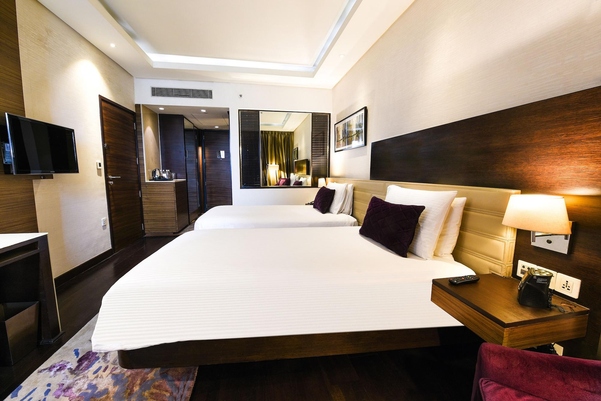 Doubletree By Hilton Gurugram Baani Square Hotel Gurgáon Kültér fotó