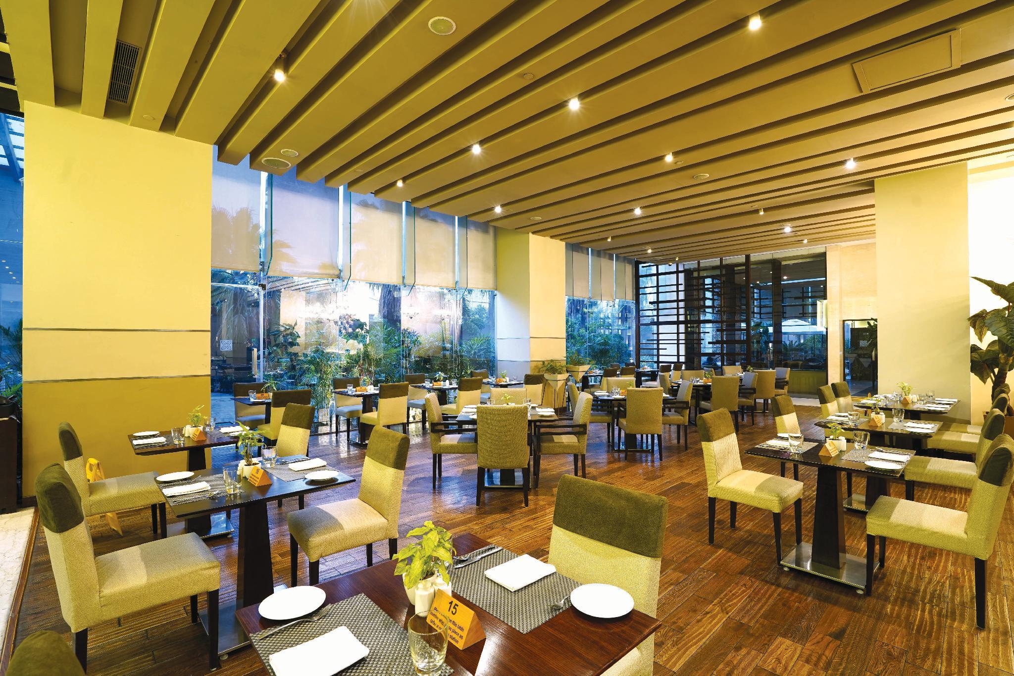 Doubletree By Hilton Gurugram Baani Square Hotel Gurgáon Kültér fotó