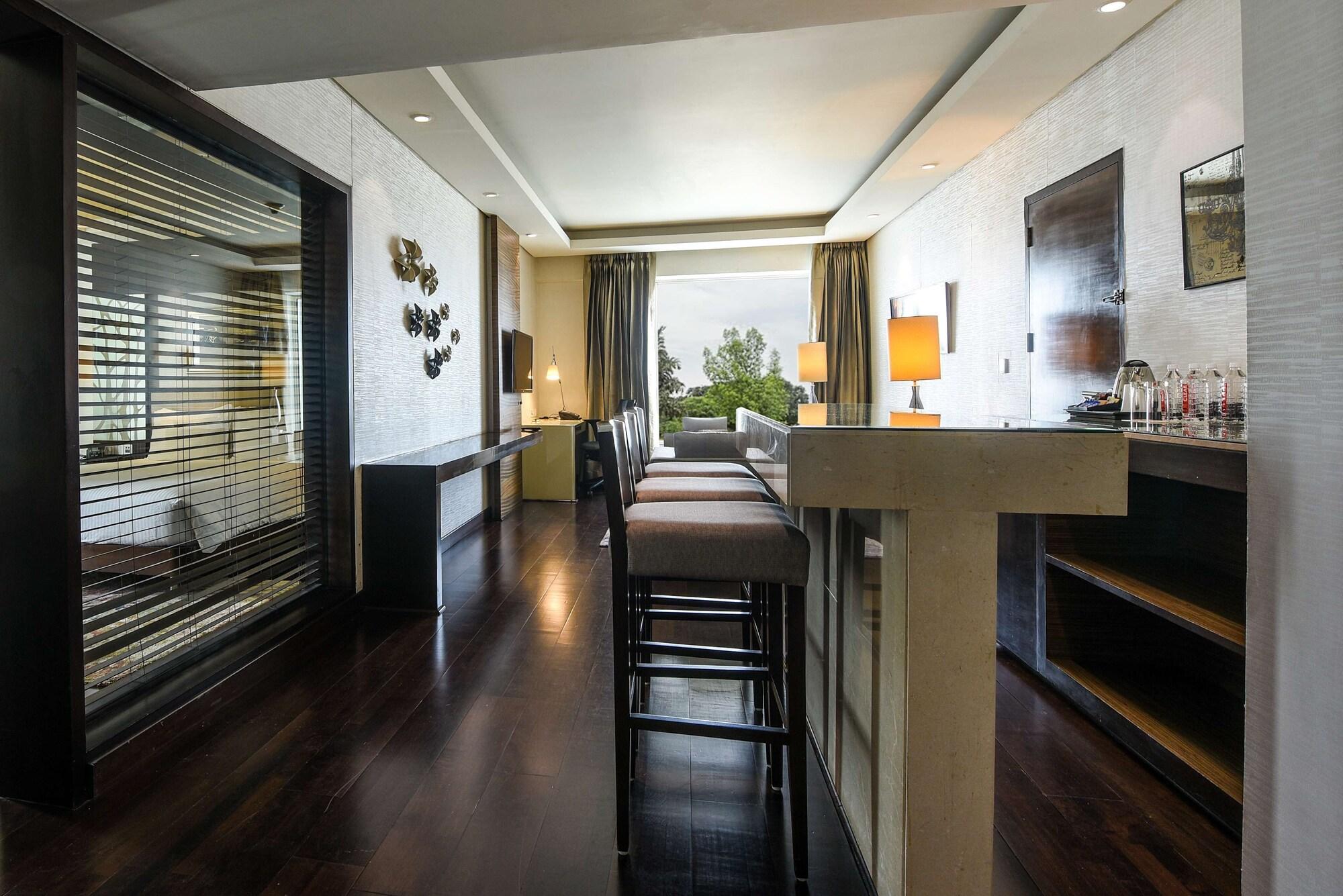 Doubletree By Hilton Gurugram Baani Square Hotel Gurgáon Kültér fotó