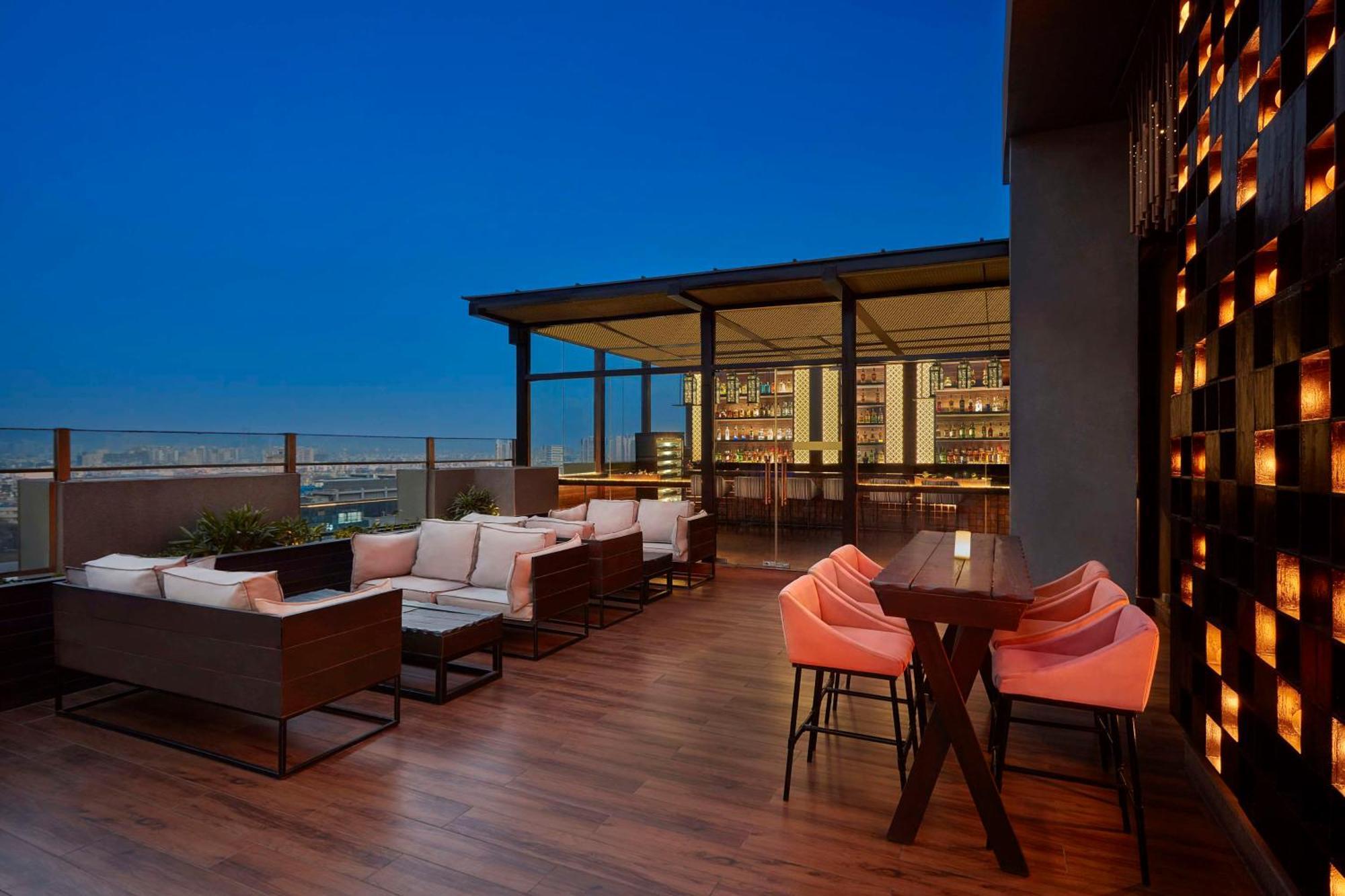 Doubletree By Hilton Gurugram Baani Square Hotel Gurgáon Kültér fotó