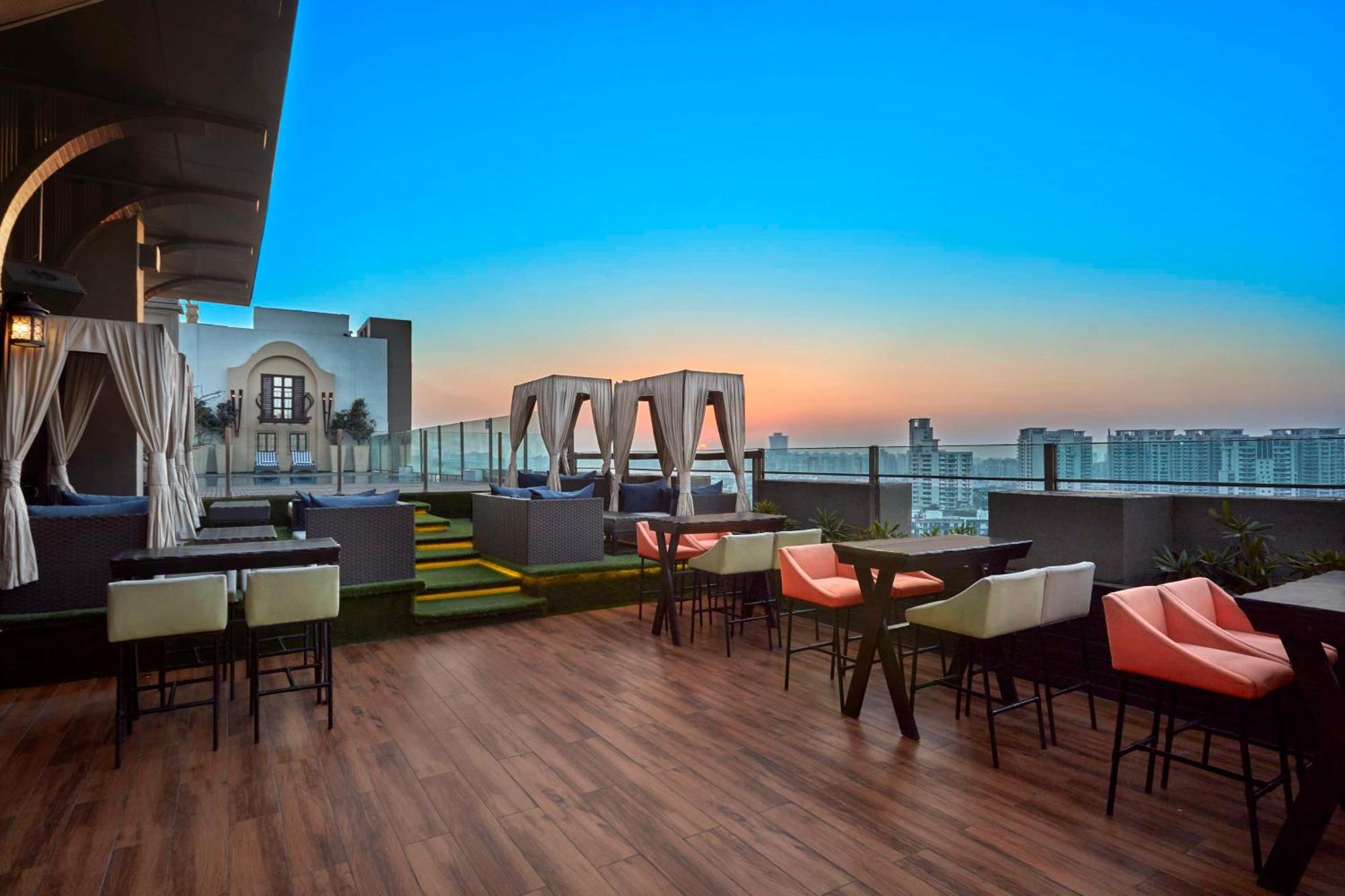 Doubletree By Hilton Gurugram Baani Square Hotel Gurgáon Kültér fotó
