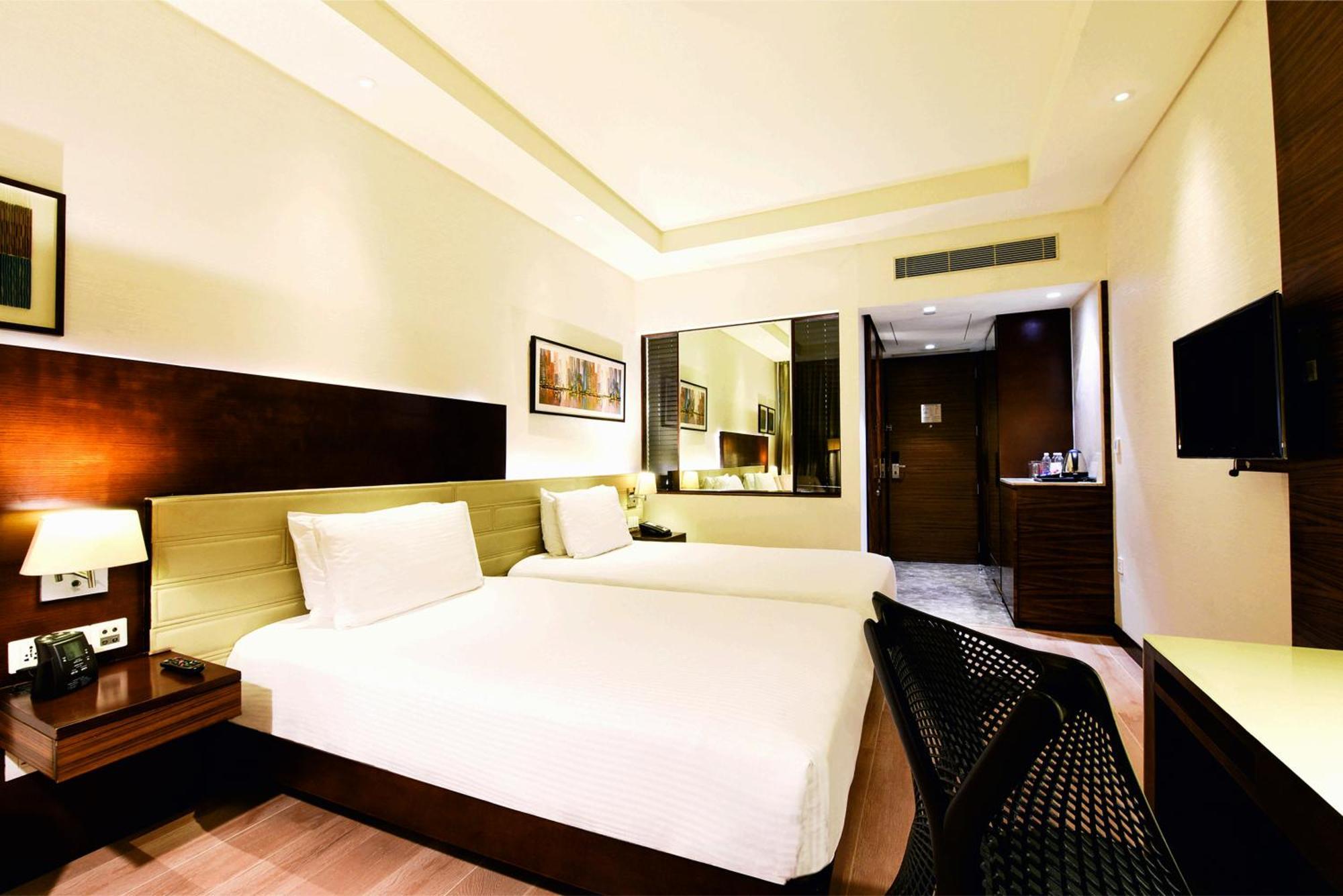 Doubletree By Hilton Gurugram Baani Square Hotel Gurgáon Kültér fotó