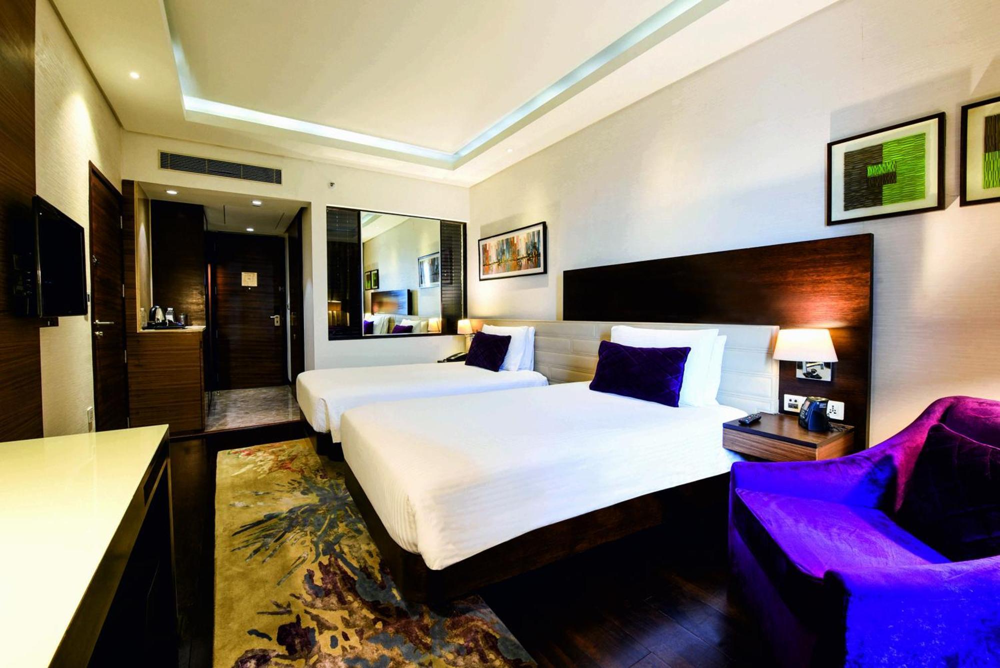 Doubletree By Hilton Gurugram Baani Square Hotel Gurgáon Kültér fotó