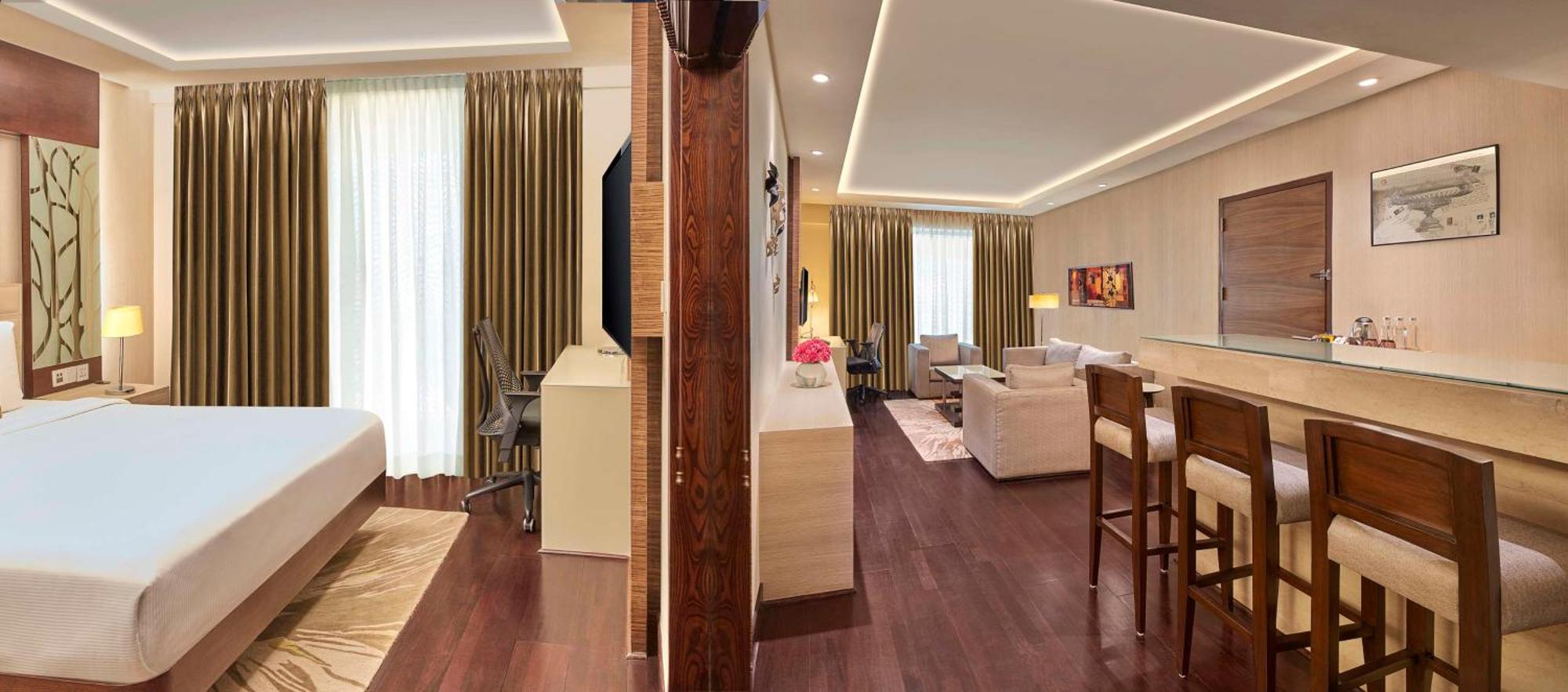 Doubletree By Hilton Gurugram Baani Square Hotel Gurgáon Kültér fotó