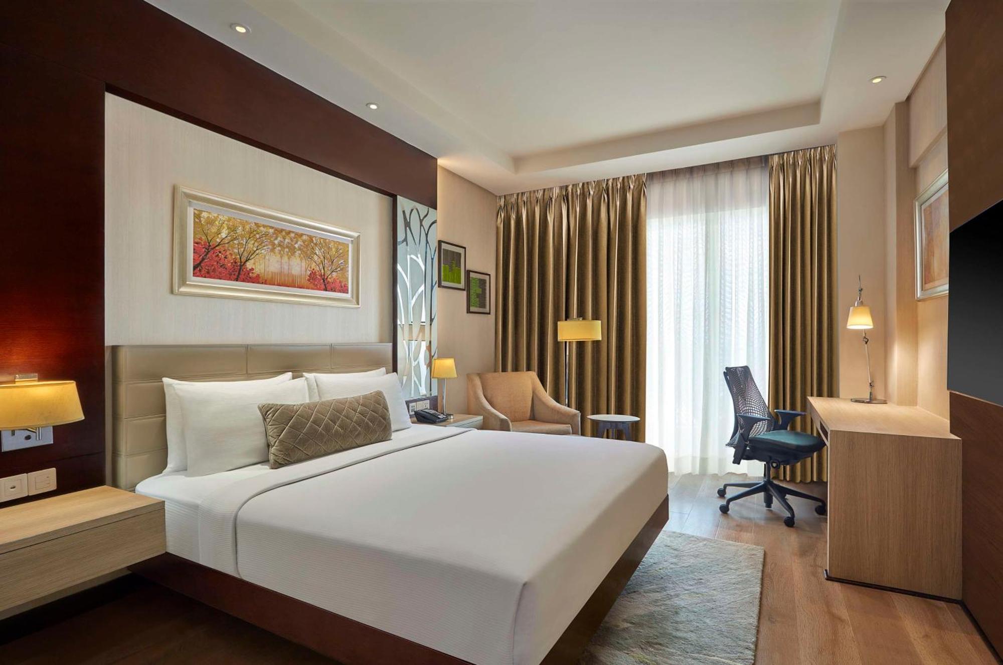 Doubletree By Hilton Gurugram Baani Square Hotel Gurgáon Kültér fotó