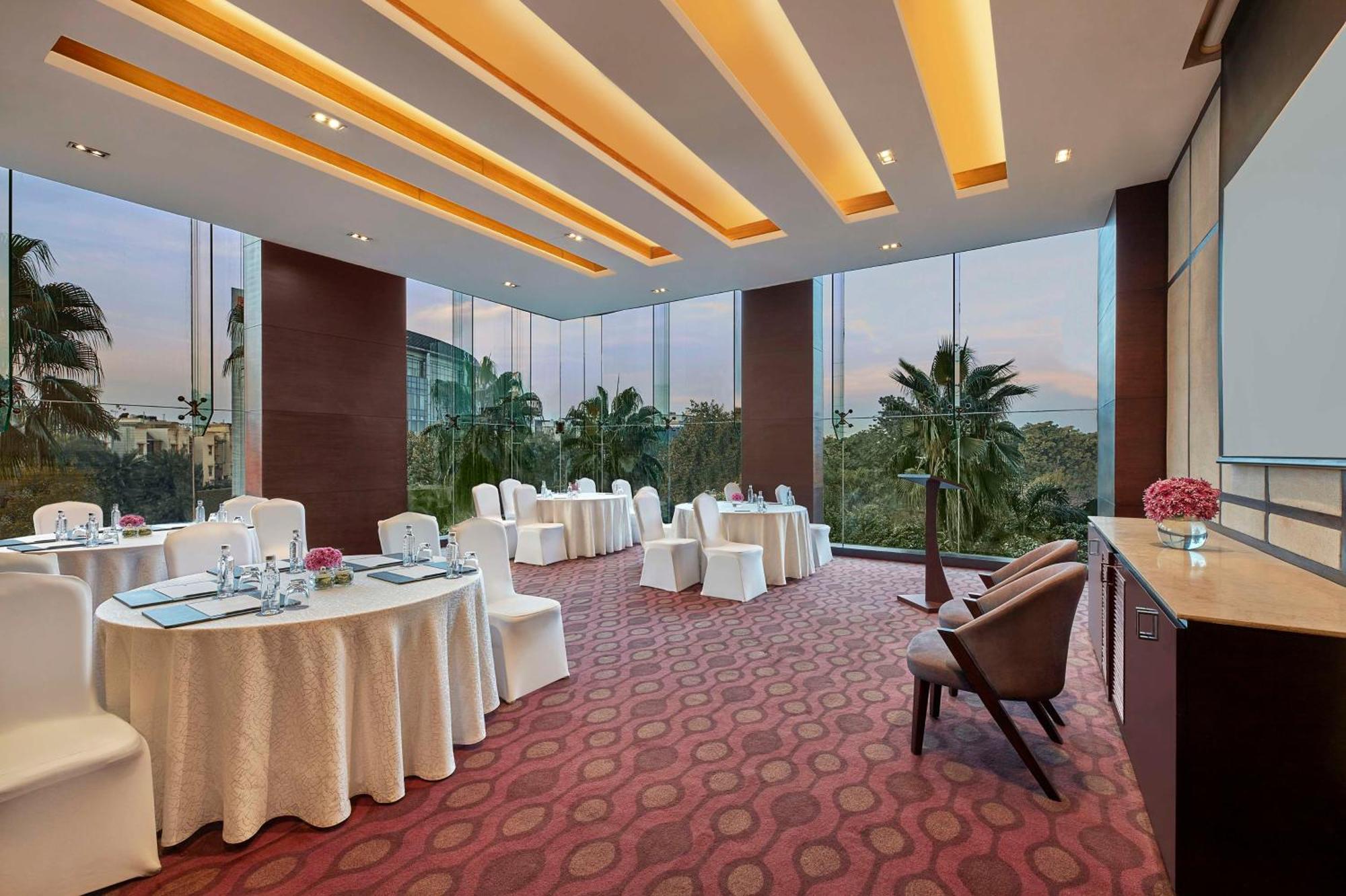 Doubletree By Hilton Gurugram Baani Square Hotel Gurgáon Kültér fotó