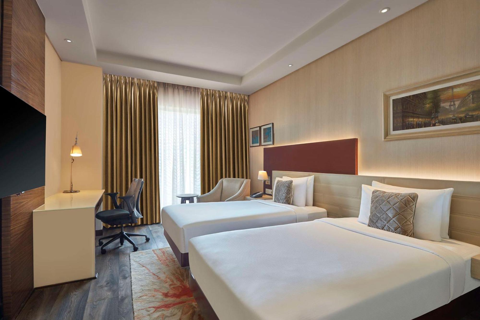 Doubletree By Hilton Gurugram Baani Square Hotel Gurgáon Kültér fotó