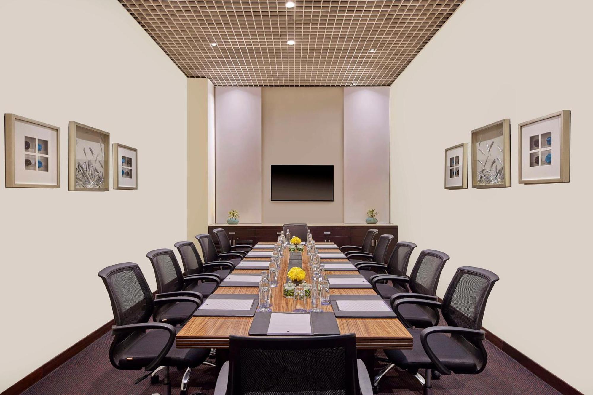 Doubletree By Hilton Gurugram Baani Square Hotel Gurgáon Kültér fotó
