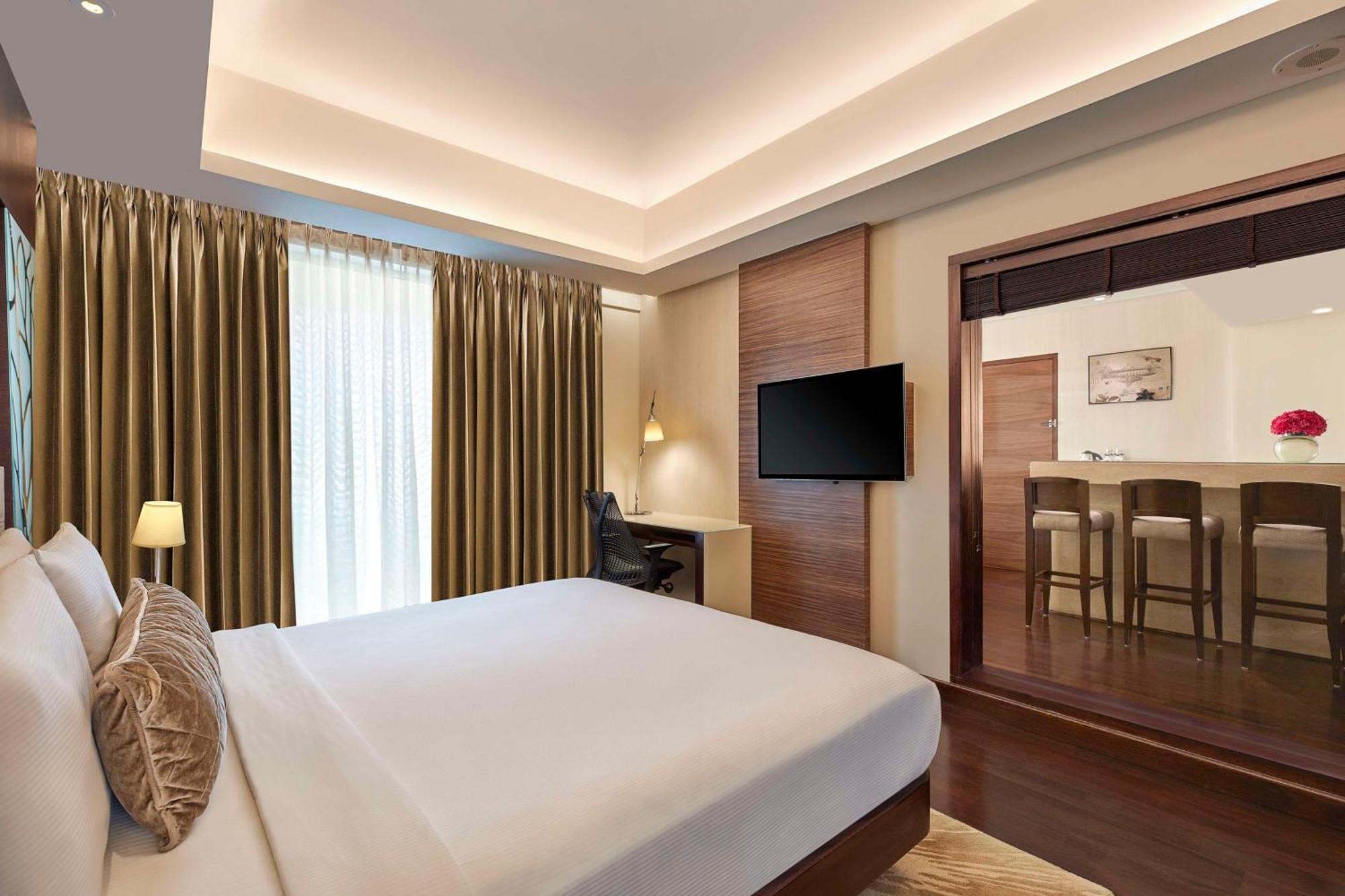 Doubletree By Hilton Gurugram Baani Square Hotel Gurgáon Kültér fotó