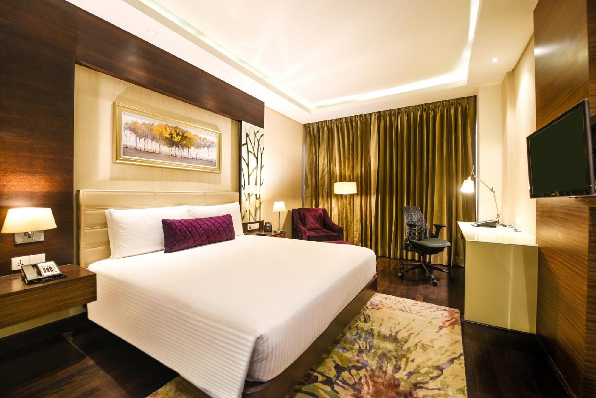 Doubletree By Hilton Gurugram Baani Square Hotel Gurgáon Kültér fotó