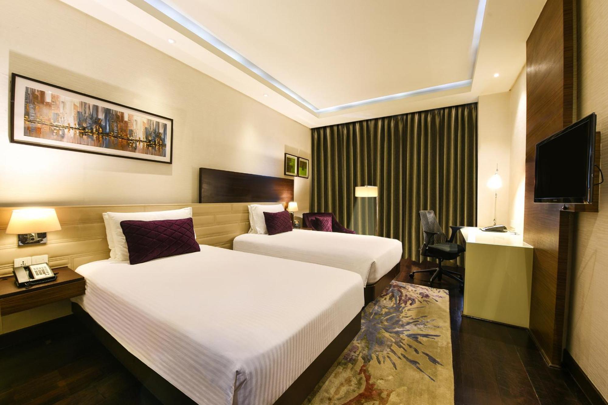 Doubletree By Hilton Gurugram Baani Square Hotel Gurgáon Kültér fotó