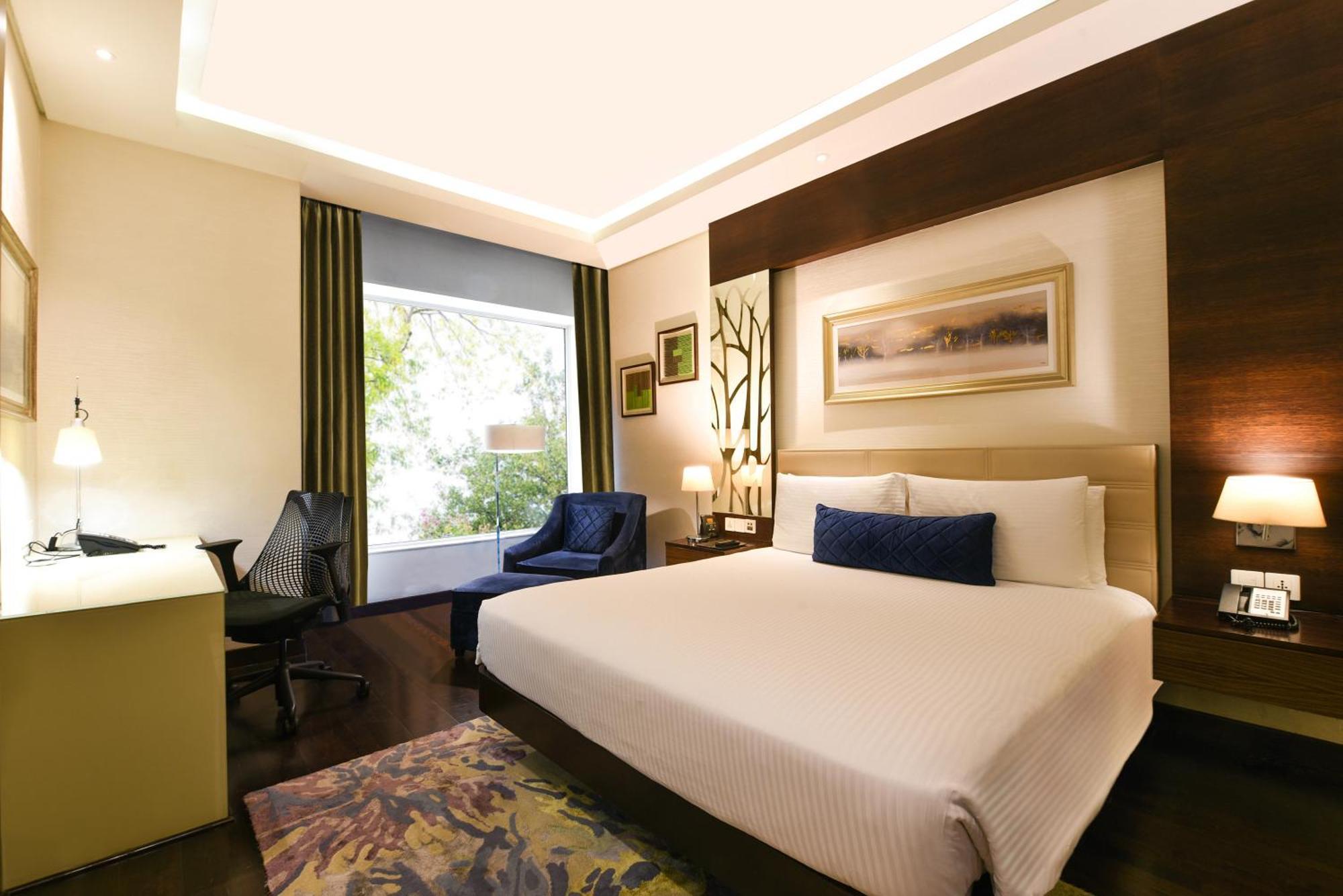 Doubletree By Hilton Gurugram Baani Square Hotel Gurgáon Kültér fotó