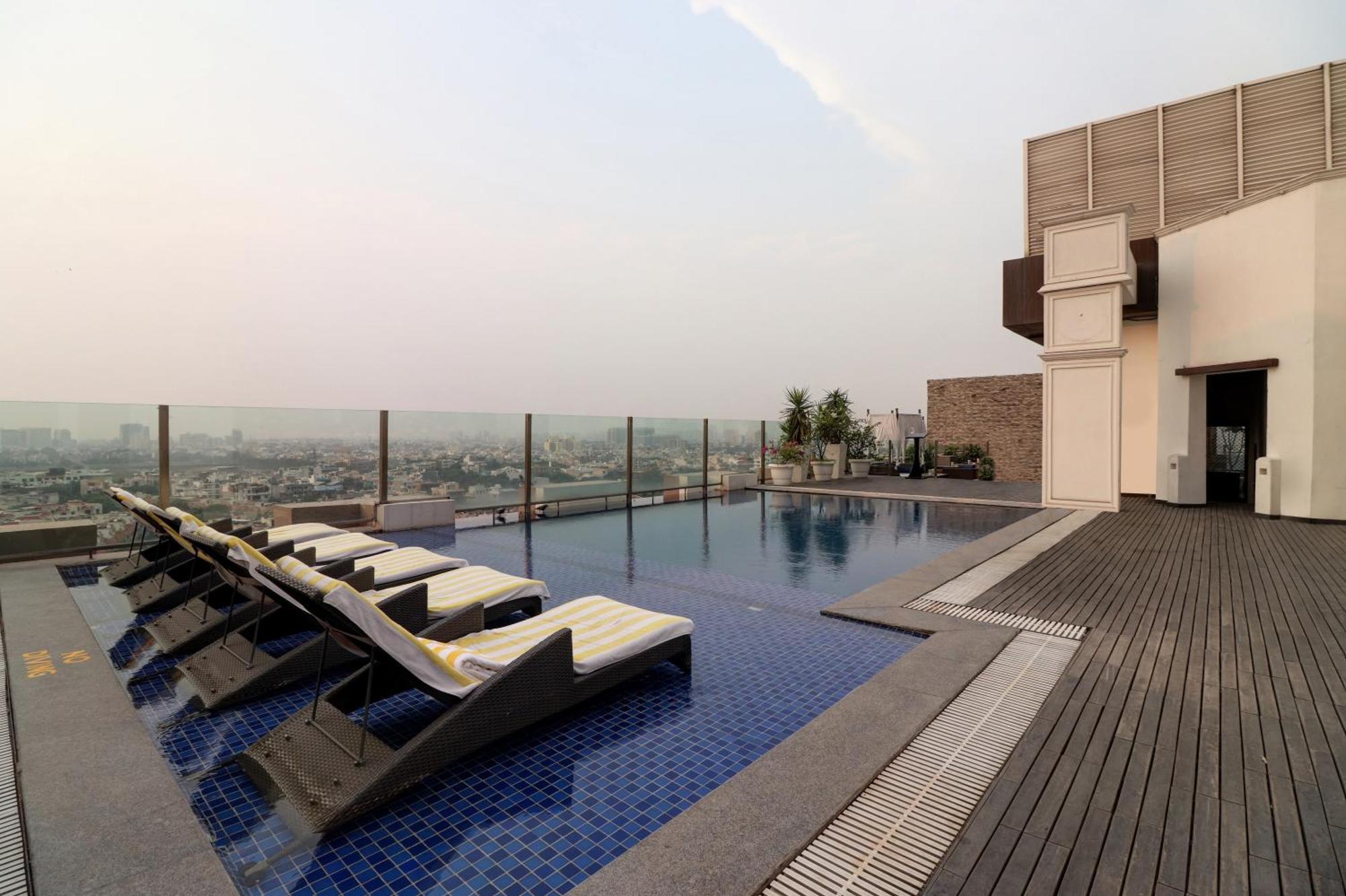 Doubletree By Hilton Gurugram Baani Square Hotel Gurgáon Kültér fotó