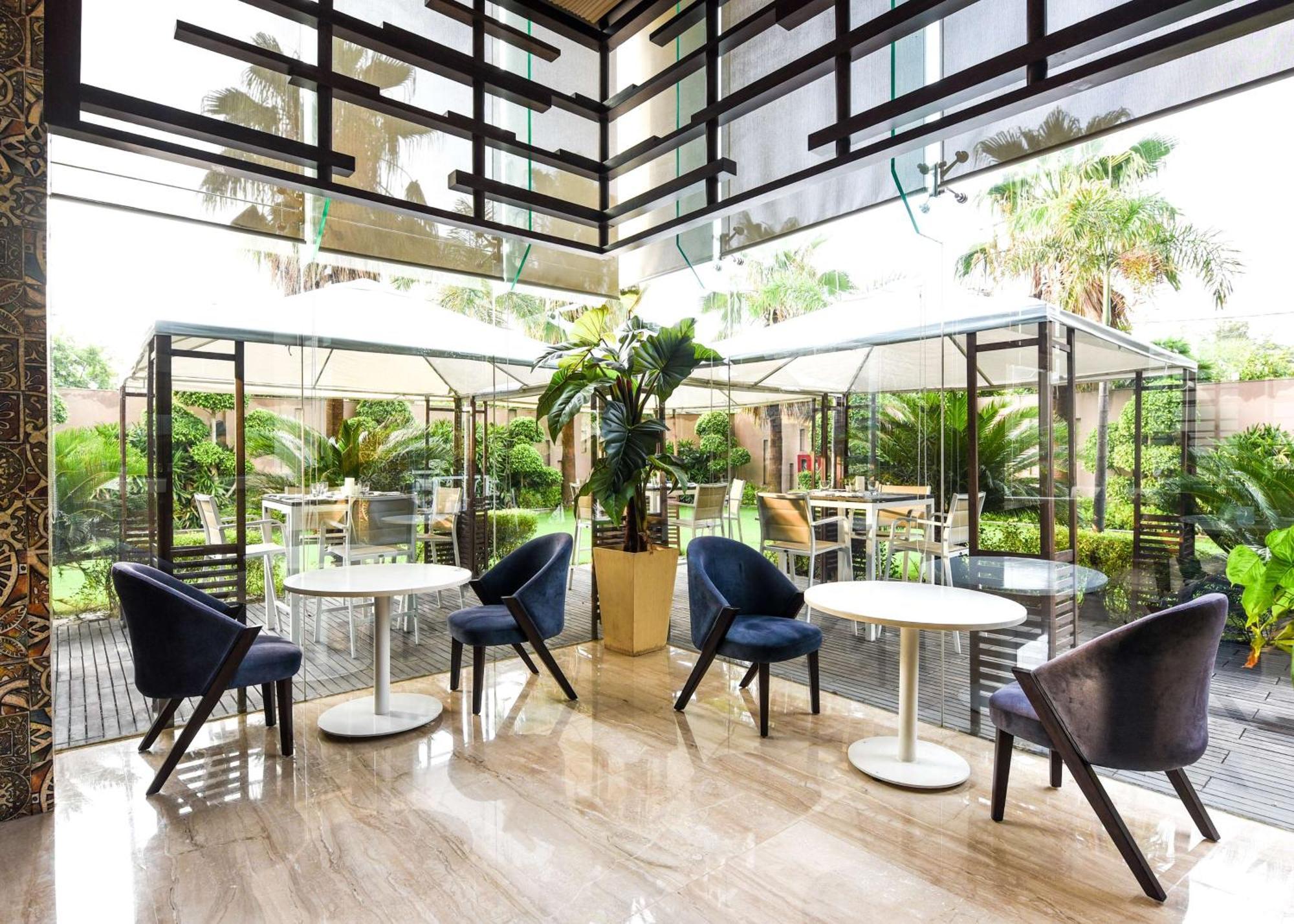 Doubletree By Hilton Gurugram Baani Square Hotel Gurgáon Kültér fotó