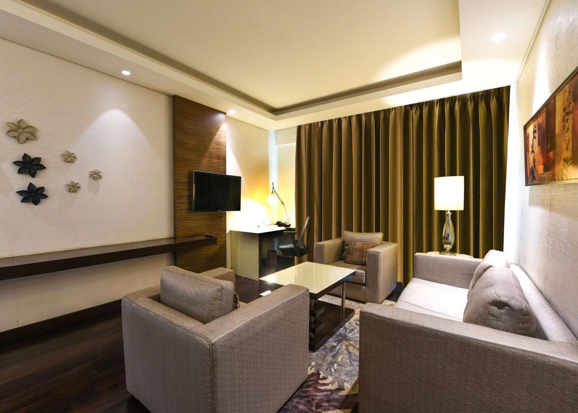 Doubletree By Hilton Gurugram Baani Square Hotel Gurgáon Kültér fotó