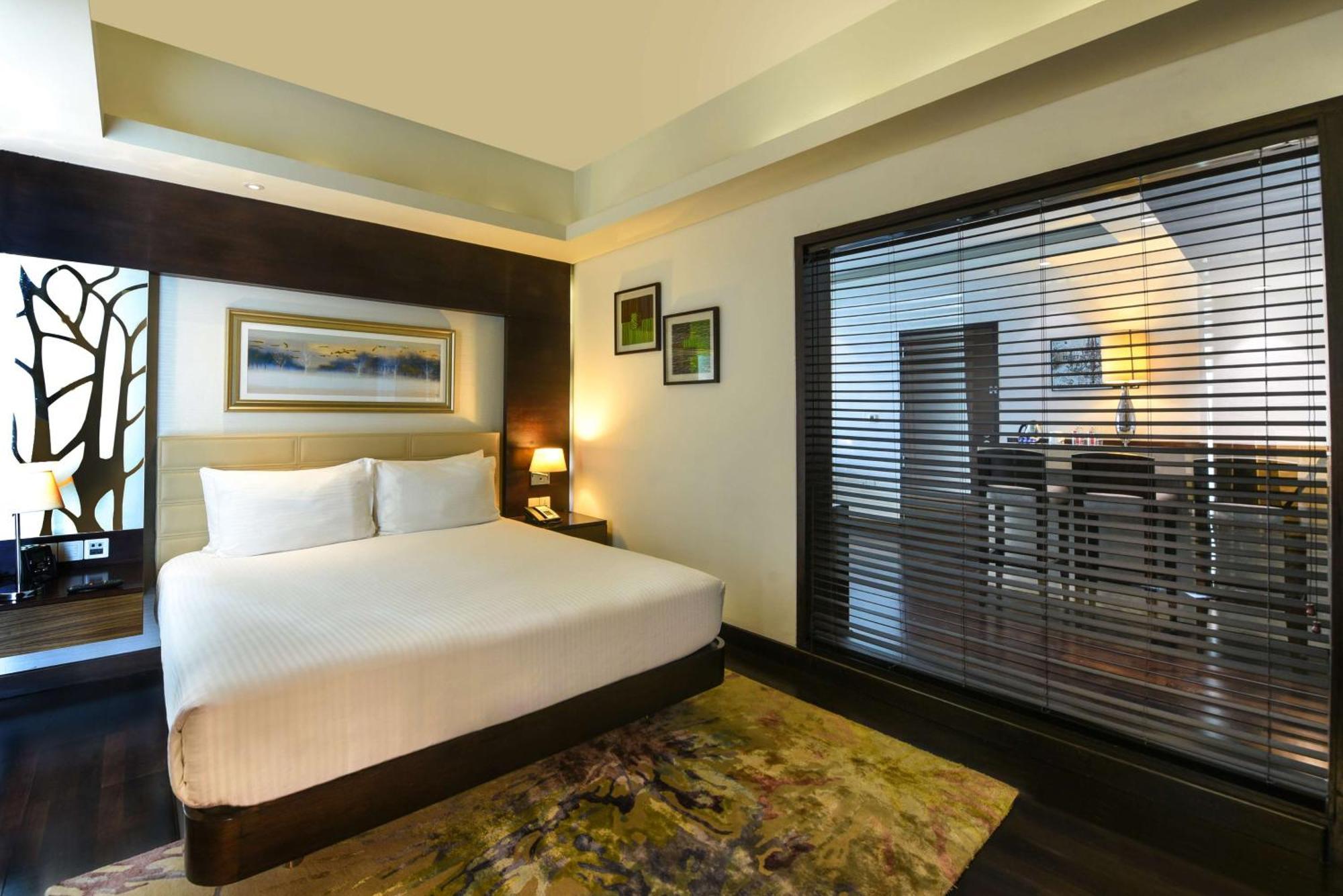 Doubletree By Hilton Gurugram Baani Square Hotel Gurgáon Kültér fotó