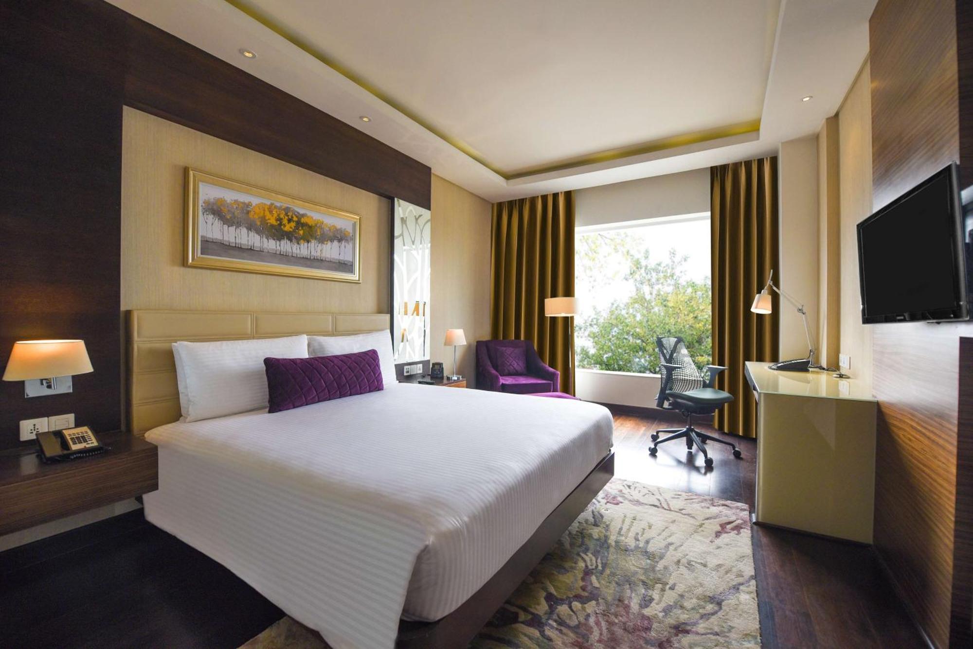 Doubletree By Hilton Gurugram Baani Square Hotel Gurgáon Kültér fotó
