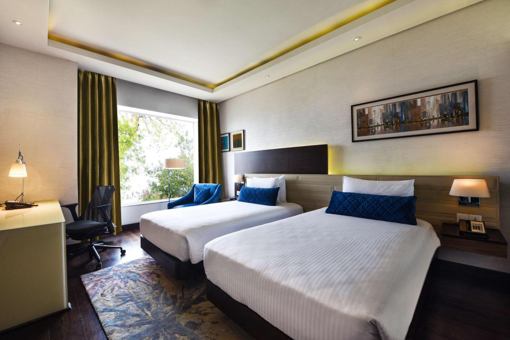 Doubletree By Hilton Gurugram Baani Square Hotel Gurgáon Kültér fotó