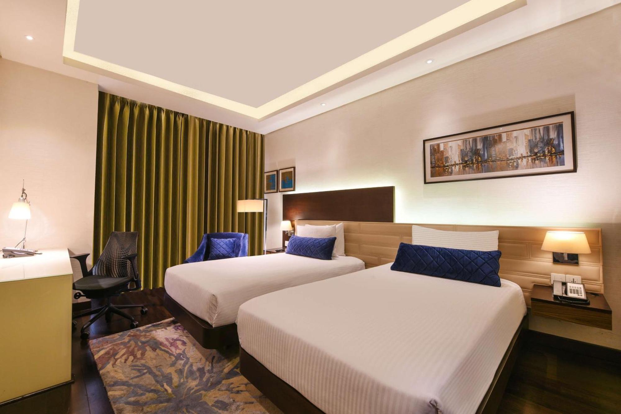Doubletree By Hilton Gurugram Baani Square Hotel Gurgáon Kültér fotó