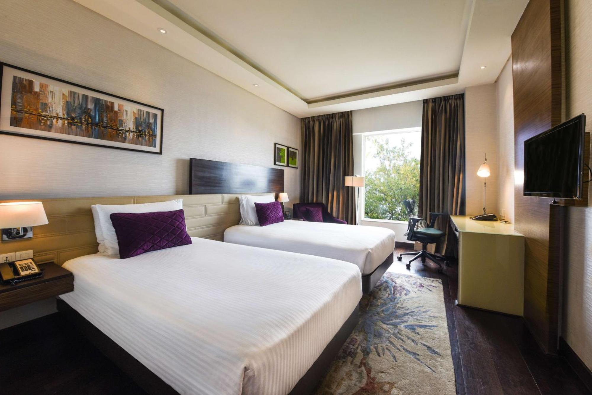 Doubletree By Hilton Gurugram Baani Square Hotel Gurgáon Kültér fotó