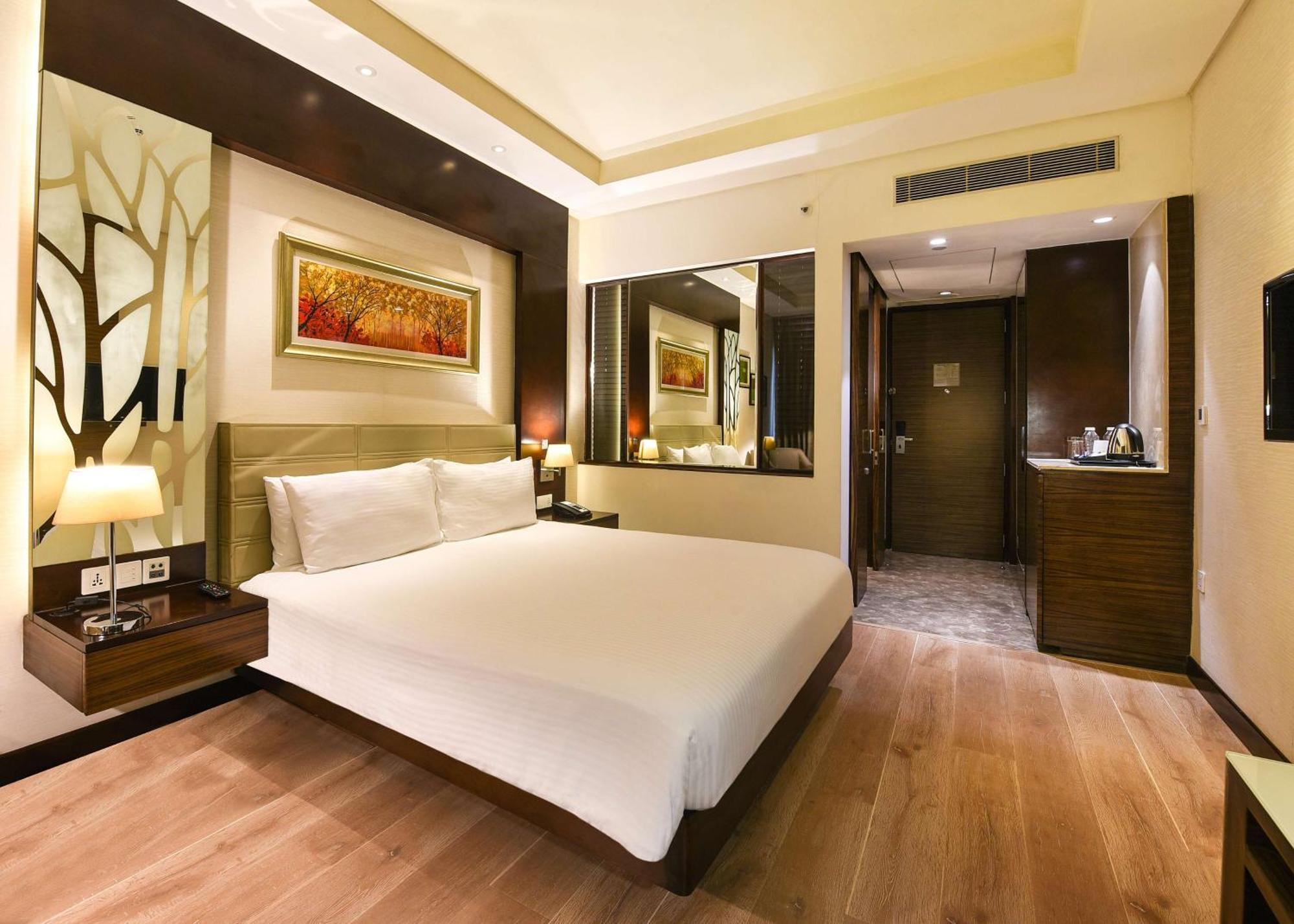Doubletree By Hilton Gurugram Baani Square Hotel Gurgáon Kültér fotó