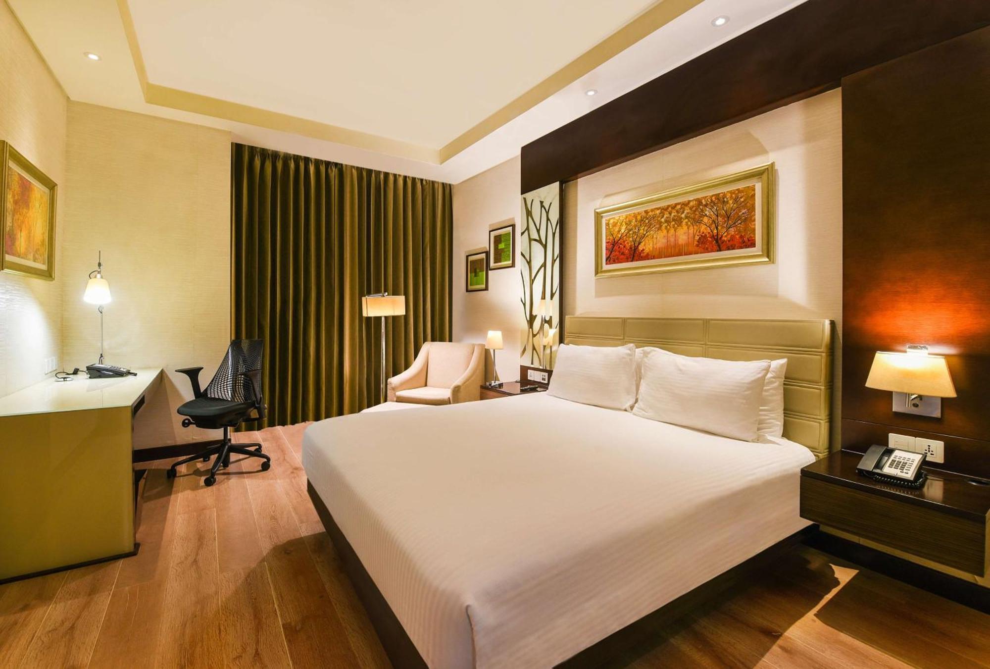 Doubletree By Hilton Gurugram Baani Square Hotel Gurgáon Kültér fotó