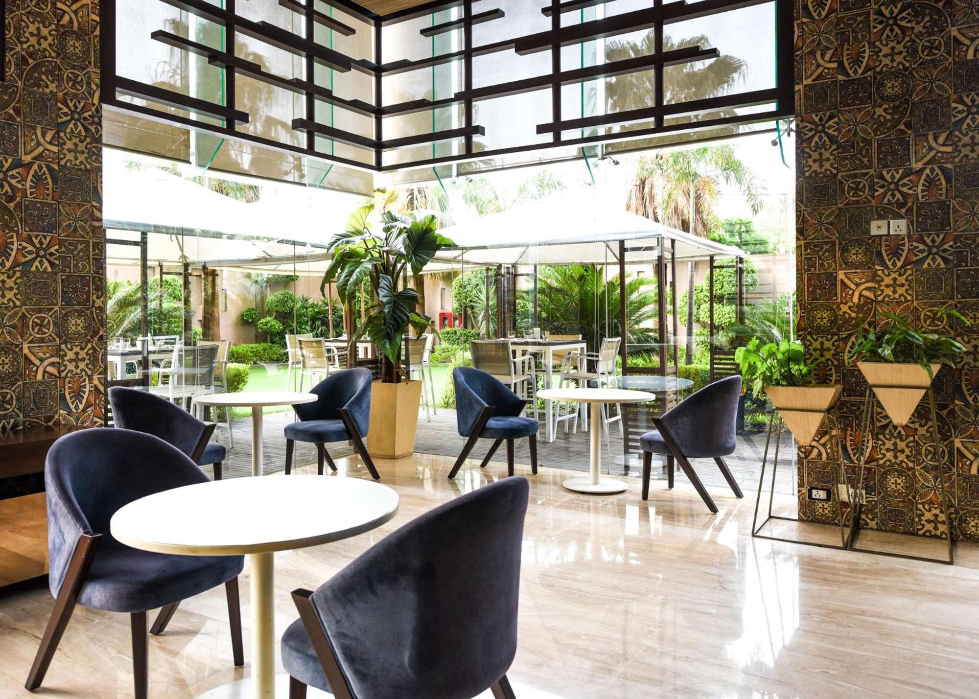 Doubletree By Hilton Gurugram Baani Square Hotel Gurgáon Kültér fotó