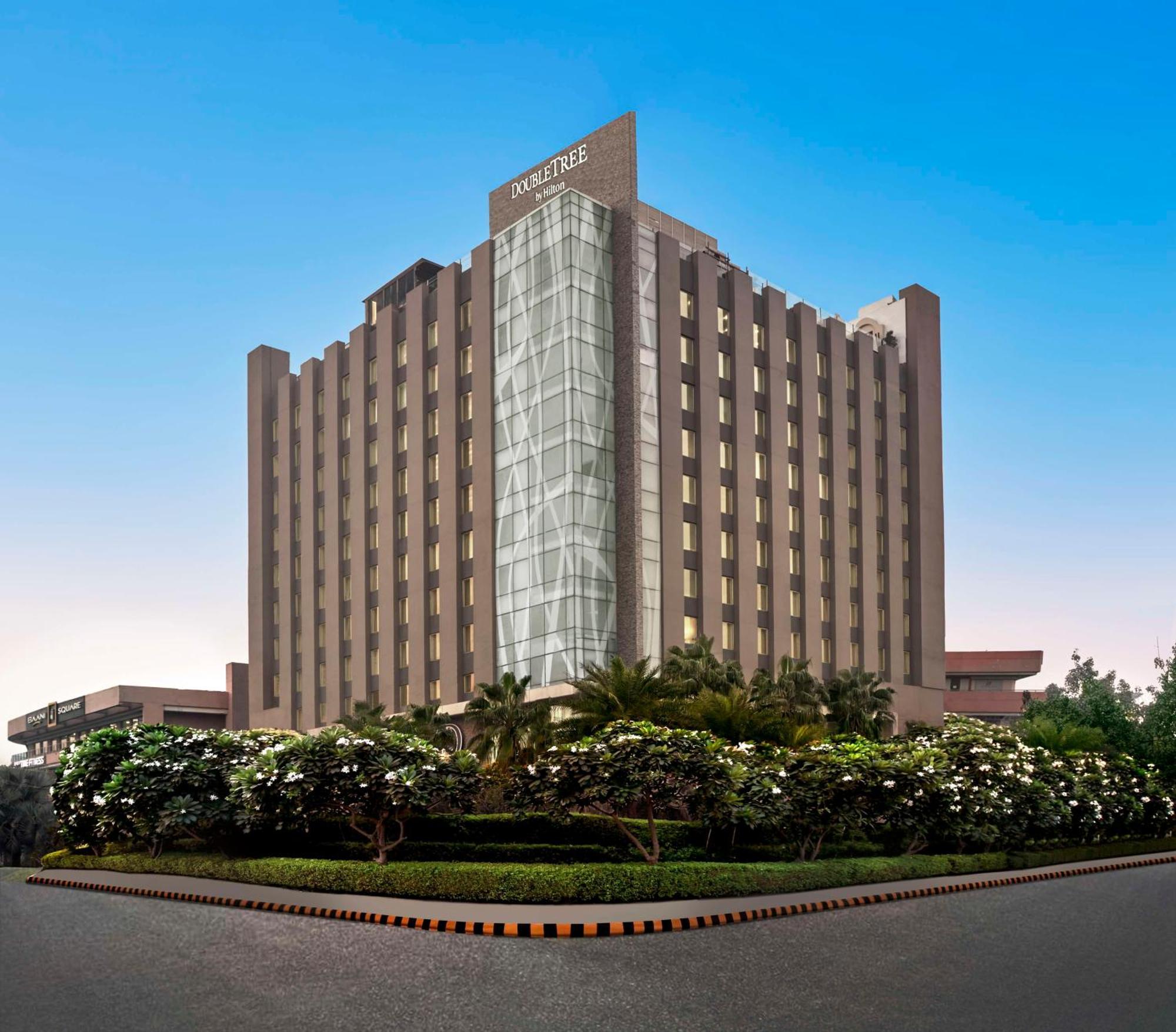 Doubletree By Hilton Gurugram Baani Square Hotel Gurgáon Kültér fotó