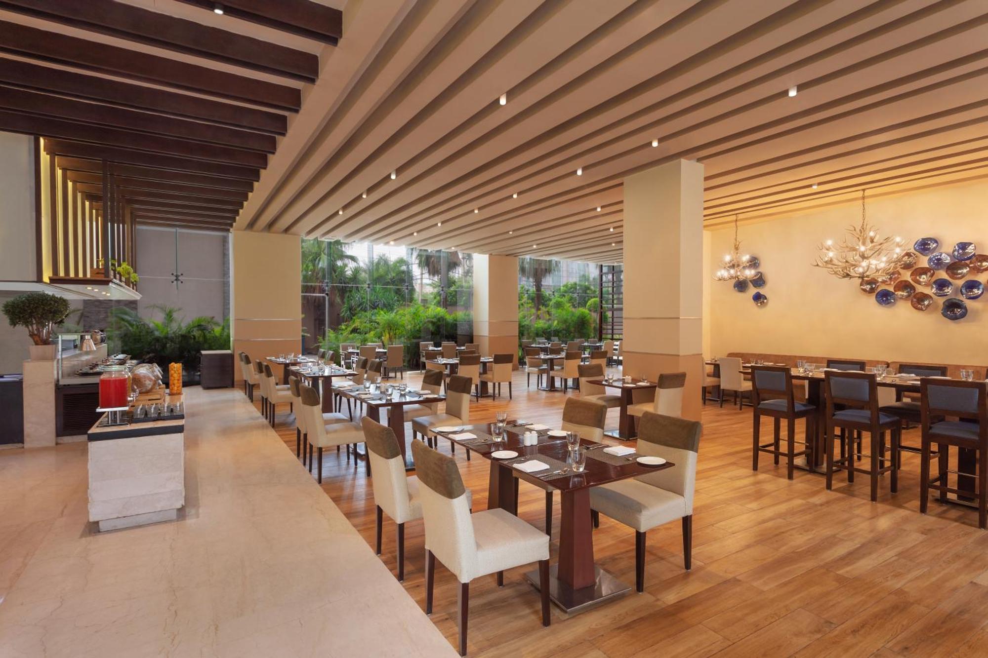 Doubletree By Hilton Gurugram Baani Square Hotel Gurgáon Kültér fotó