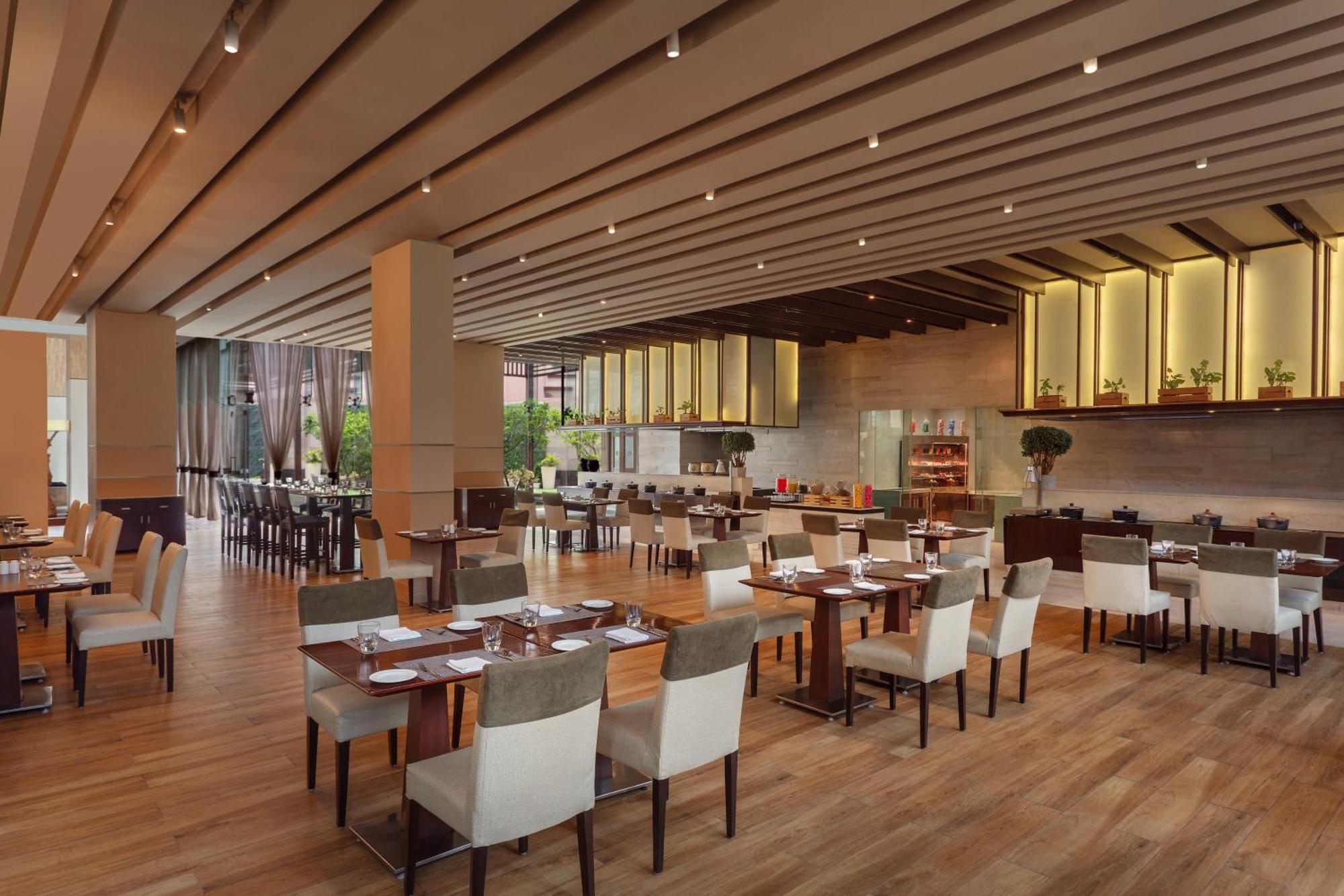 Doubletree By Hilton Gurugram Baani Square Hotel Gurgáon Kültér fotó