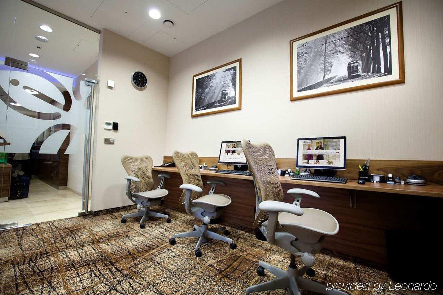 Doubletree By Hilton Gurugram Baani Square Hotel Gurgáon Létesítmények fotó