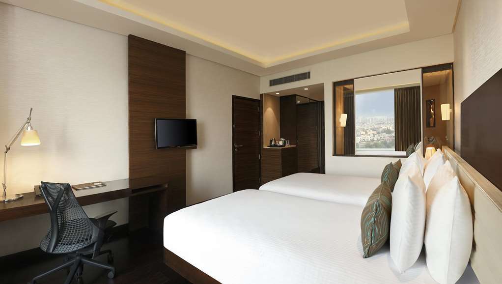 Doubletree By Hilton Gurugram Baani Square Hotel Gurgáon Szoba fotó